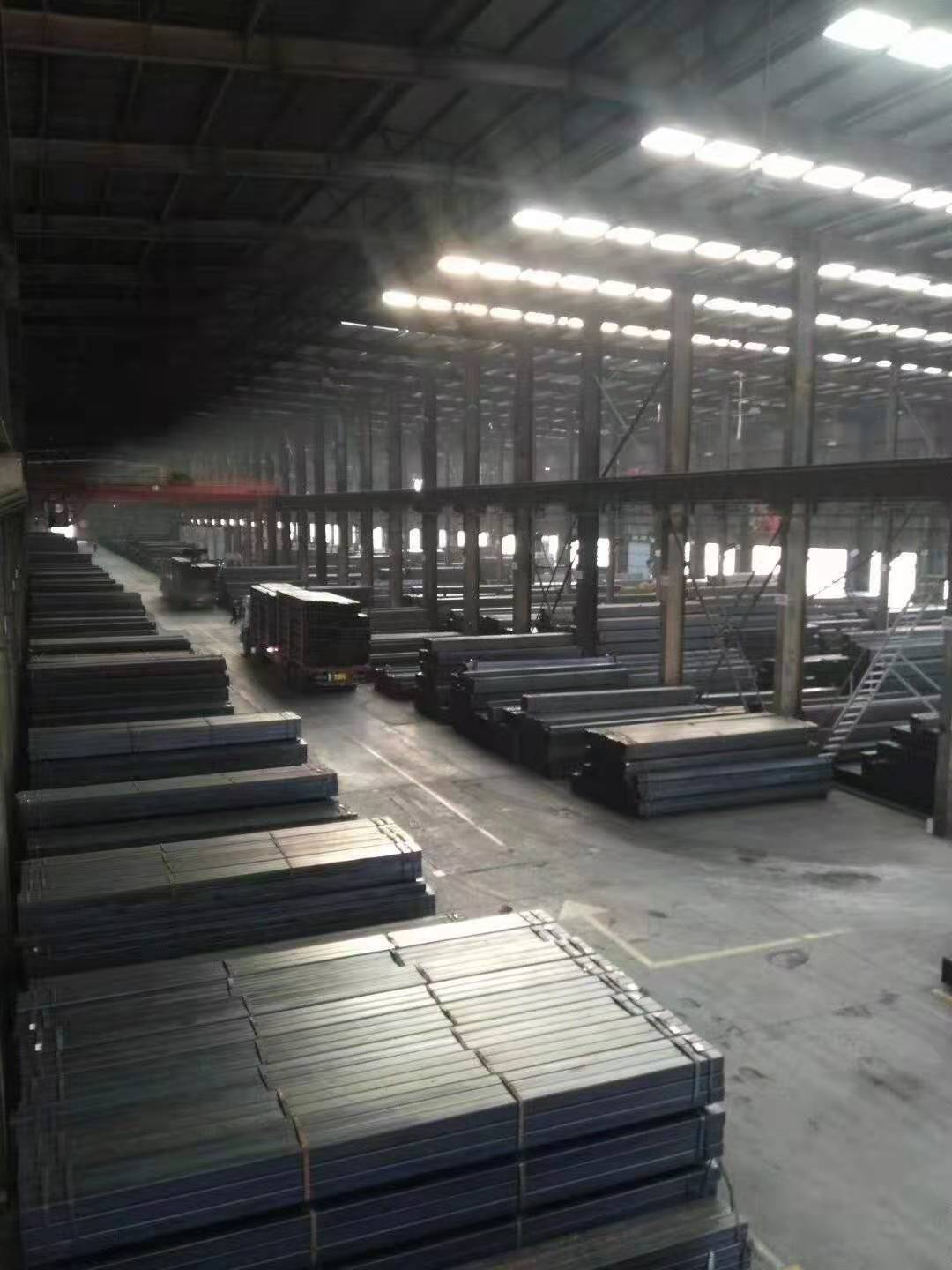 庫存充足<a href='http://texomaminitrucks.com/' target='_blank' style='color:#0000FF; text-decoration:underline;'>鍍鋅鋼管</a>直徑規(guī)格 庫存充足鍍鋅鋼管直徑規(guī)格